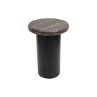 Mesa auxiliar redonda con tope de mármol gris veteado y base cilíndrica negra mate, ideal para sala.