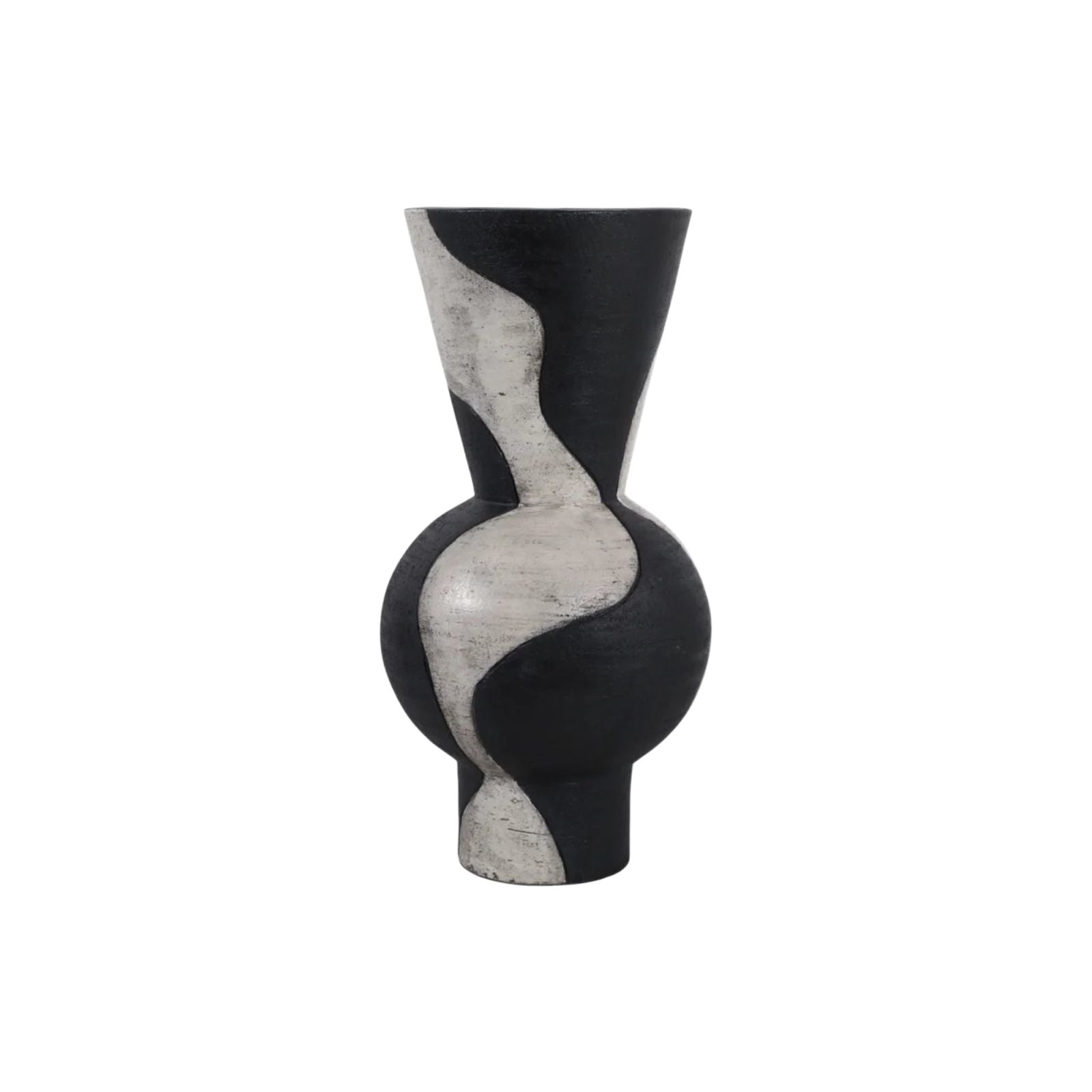Jarrón escultural negro y blanco con diseño ondulado, contraste dramático y acabado texturizado, ideal para decoración moderna.