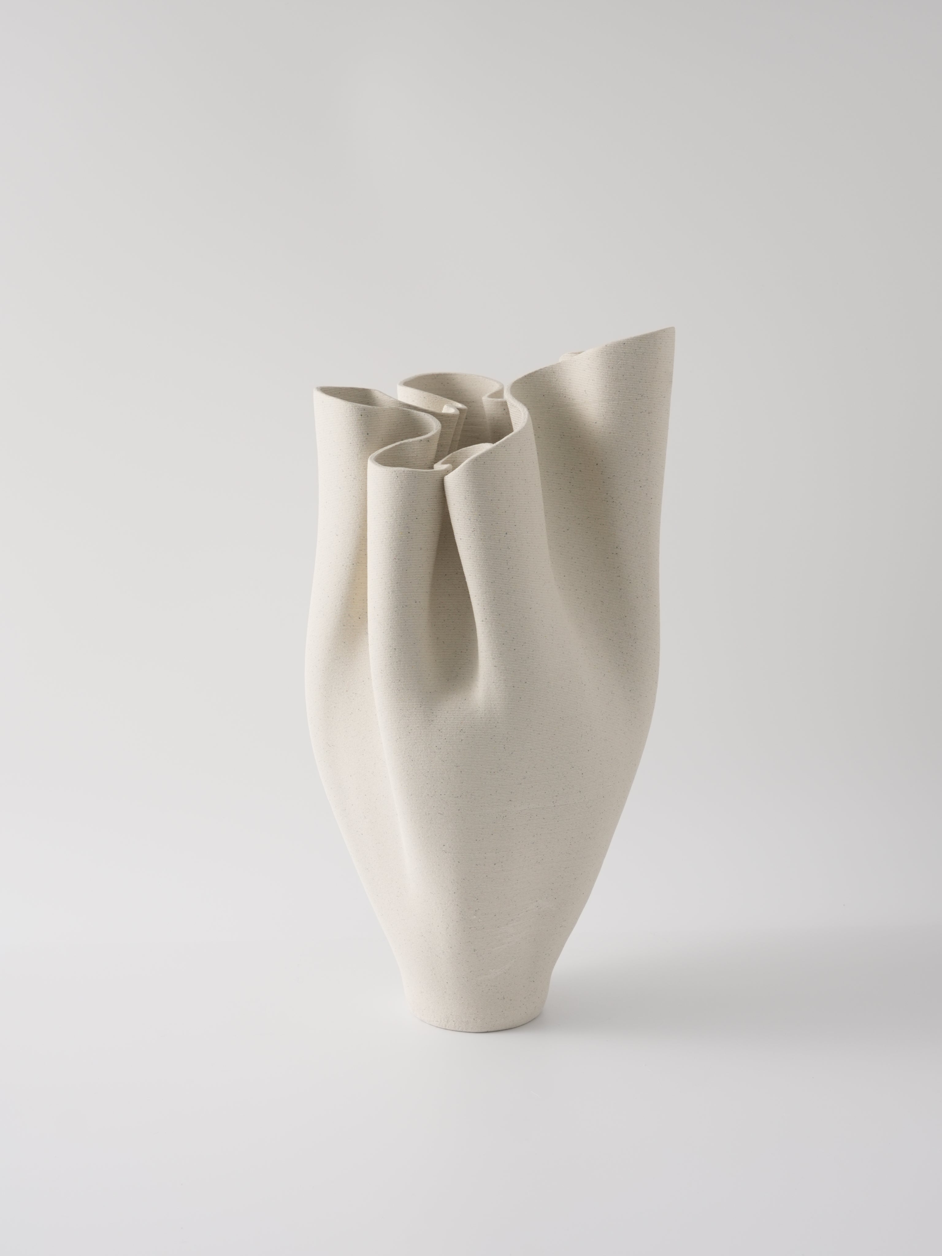 Jarrón decorativo blanco crudo mediano para flores - Vilá Decoración - Jarrones en Medellín