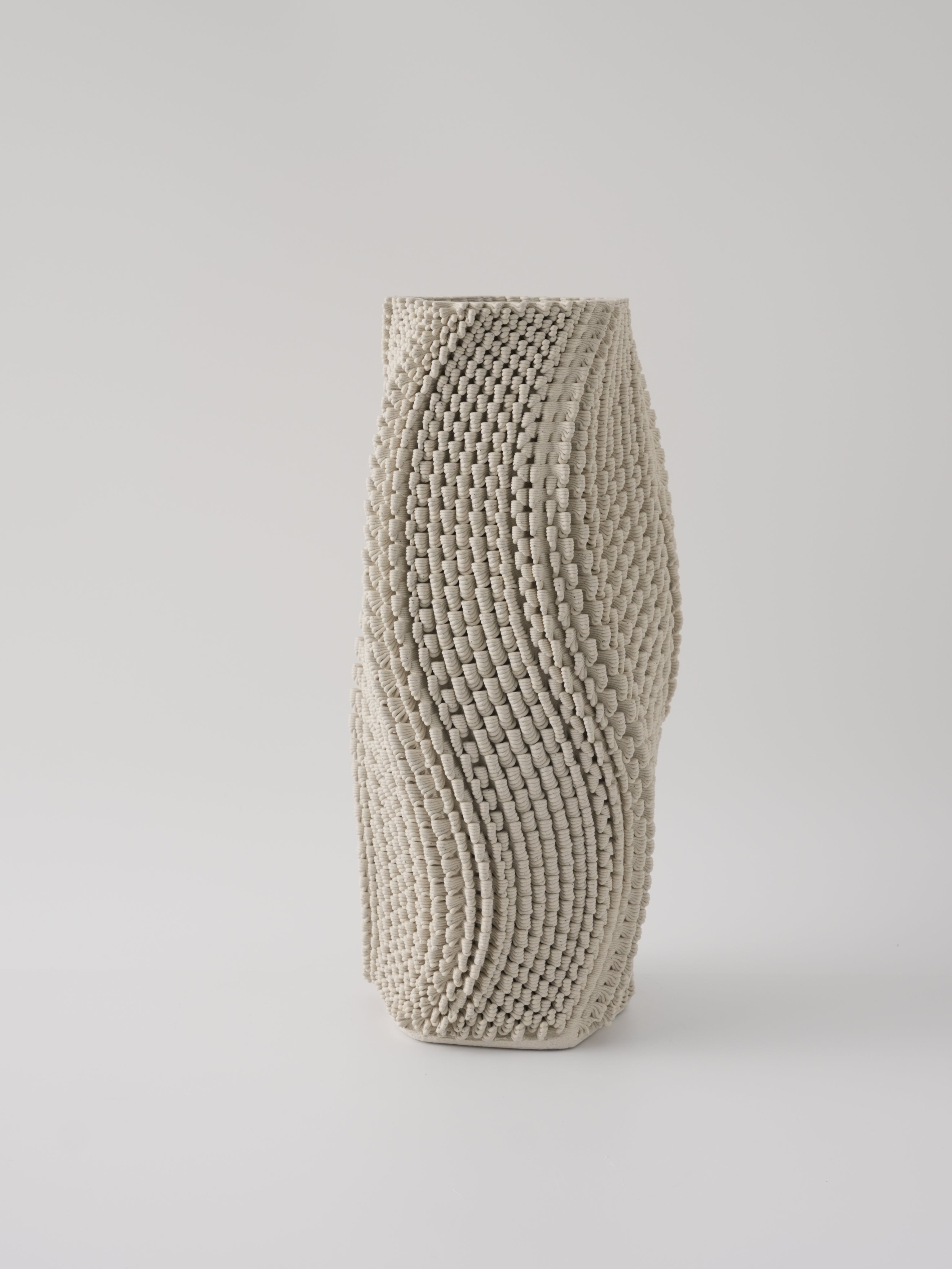 Jarrón decorativo blanco estilizado para hogar - Vilá Decoración - Jarrones en Medellín