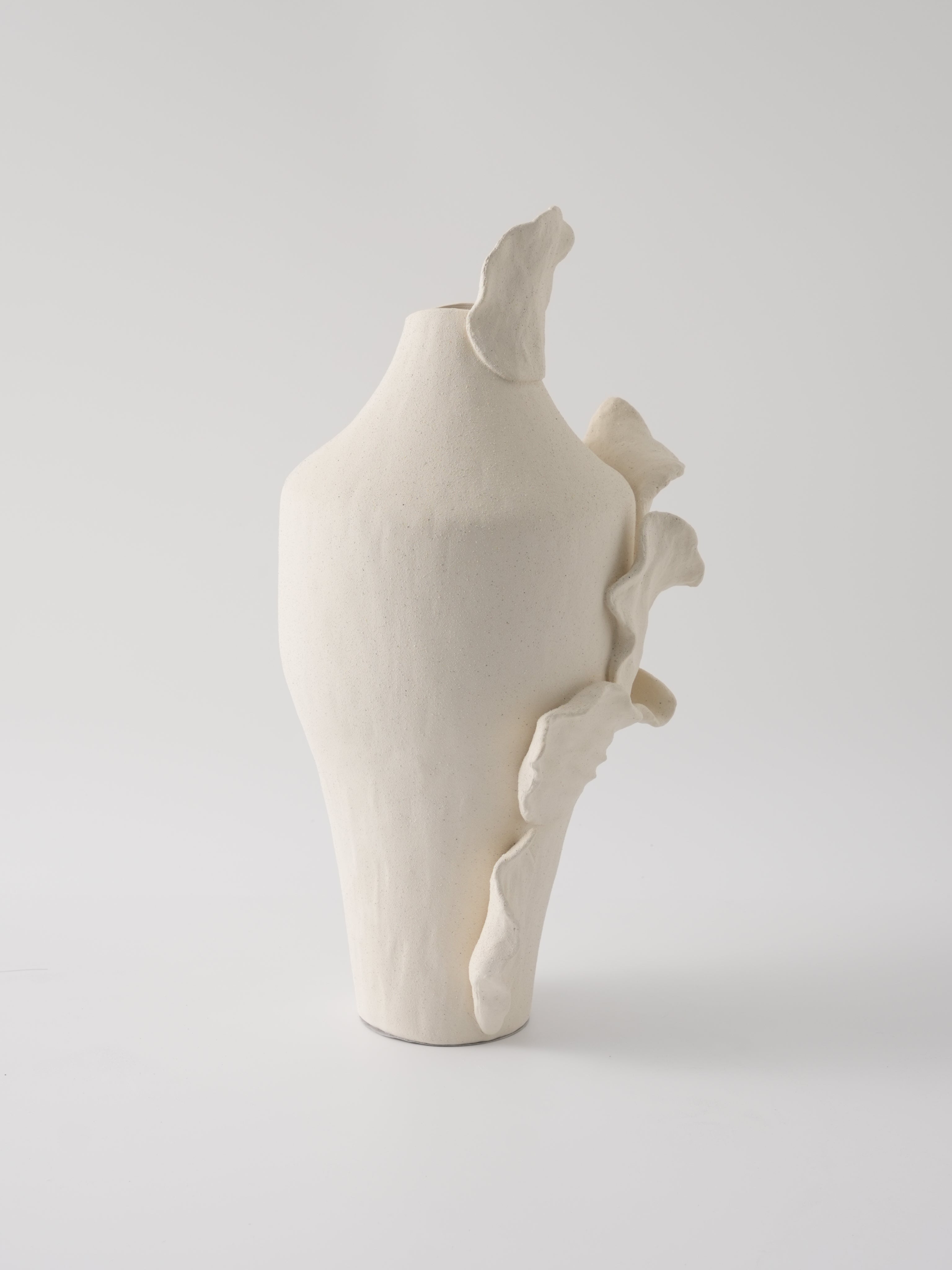 Jarrón decorativo blanco de porcelana - Vilá Decoración - Jarrones en Medellín