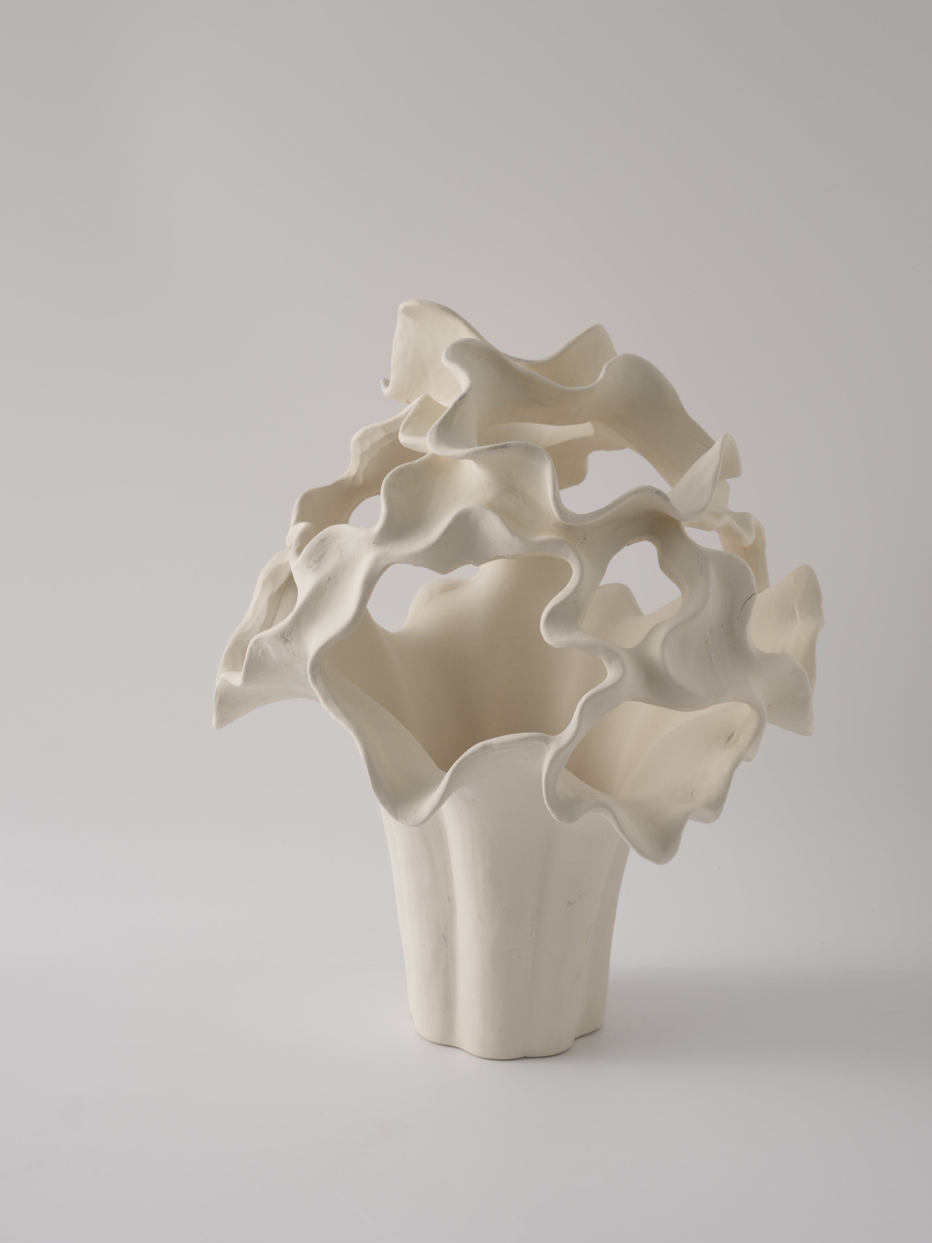 Jarrón decorativo blanco de porcelana mediano - Vilá Decoración - Jarrones en Medellín