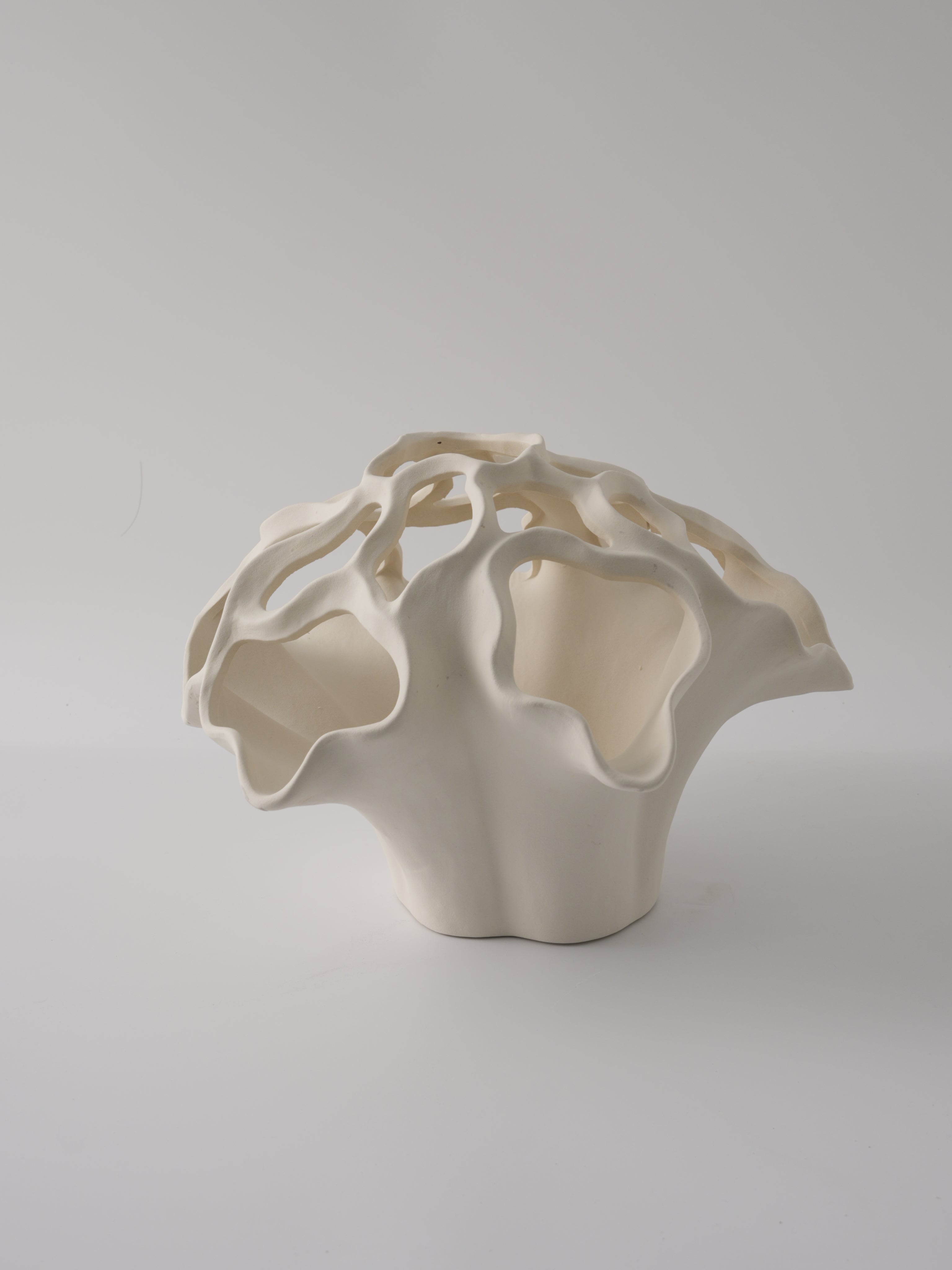 Jarrón de porcelana blanco mate para decoración interior - Vilá Decoración - Jarrones en Medellín